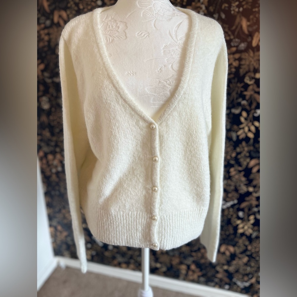 Old Navy Cream Cardigan